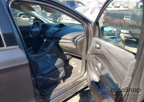 2016 Ford Escape S z USA, uszkodzony, nr VIN 1FMCU0F70GUA44553